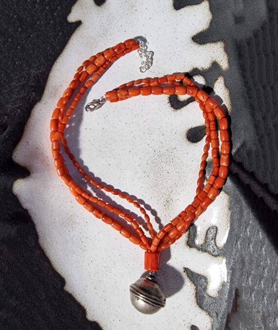 Collar  Coral 3 hilos